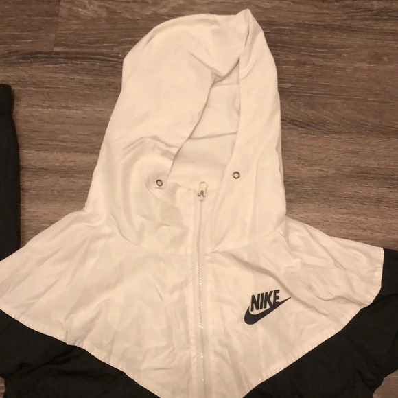 Nike Windbreaker - Picture 2 of 7